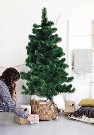 Елка искусственная пушистая от магазина Shoppingcore Елка искусственная пушистая от магазина Shoppingcore