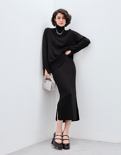 картинка Магазин одежды Shoppingcore.ru. Купить одежду: актуальные коллекции женской одежды и мужских аксессуаров. картинка Комплект одежды: свитер и юбка от магазина Shoppingcore.ru